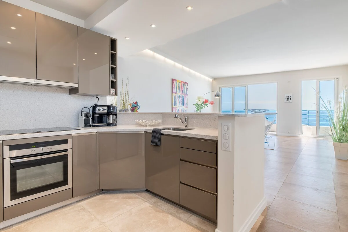 Kitchen — oven, Nespresso, dishwasher