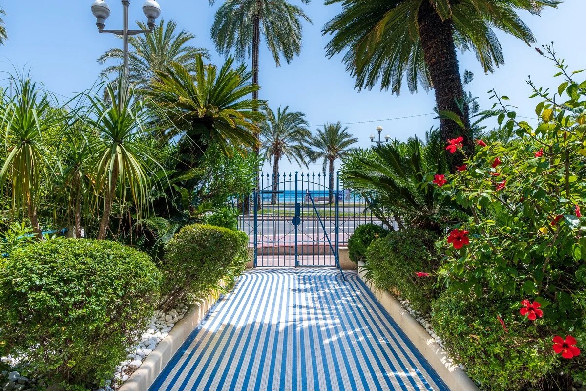 Entrance courtyard of the prestigious building, Promenade des Anglais