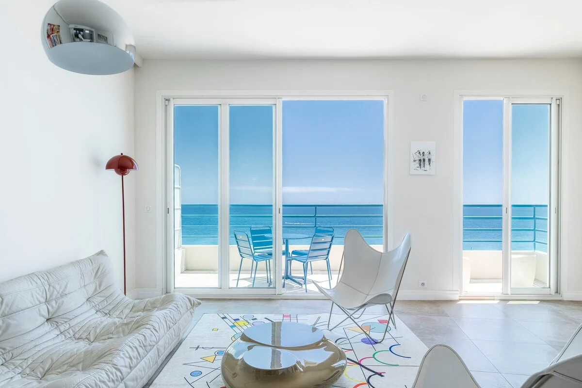 Elegant light-filled lounge
